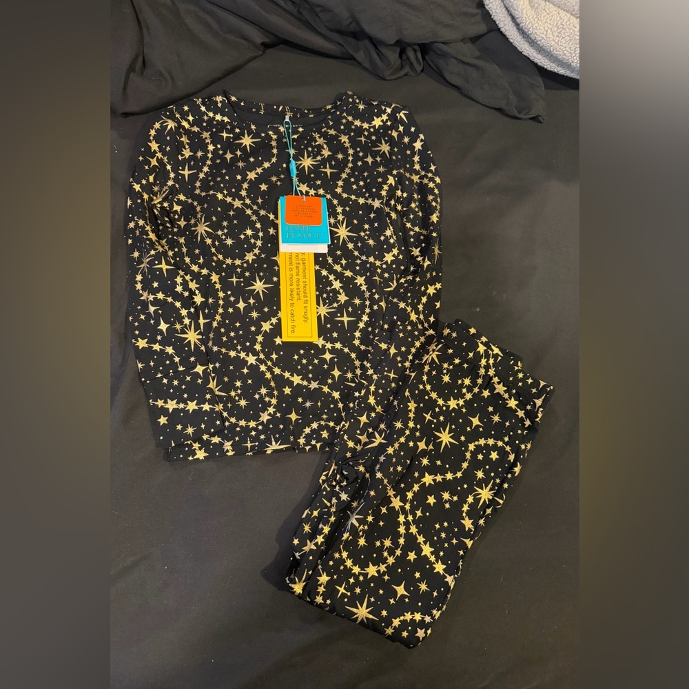 Posh Peanut “metallic” star print two piece pajamas nwt size 5t/6t